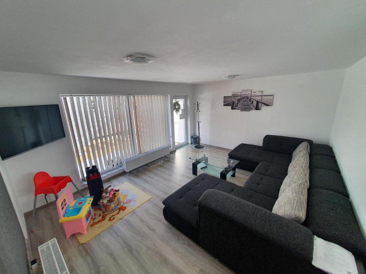 Apartmanovy Dom Stela Bešeňová Exterior foto