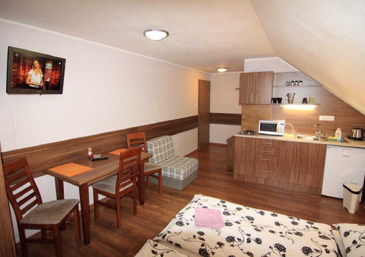 Apartmanovy Dom Stela Bešeňová Exterior foto